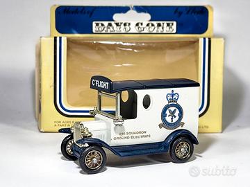 Lledo Days Gone Vintage D-68  - T Ford van 1920
