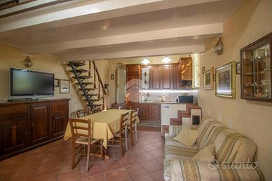 2 LOCALI A COLLEVECCHIO