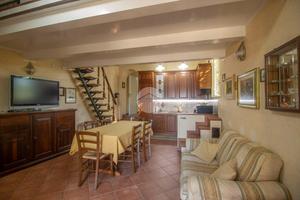 2 LOCALI A COLLEVECCHIO