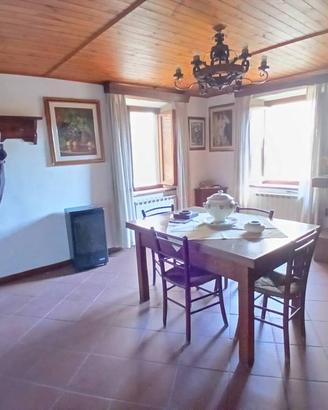 Casa indipendente di 160 m² con più di 5 locali a 