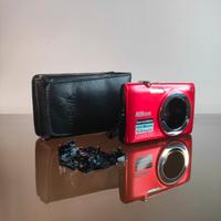 Nikon Coolpix S2500 Fotocamera Compatta Rossa