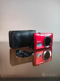 Nikon Coolpix S2500 Fotocamera Compatta Rossa