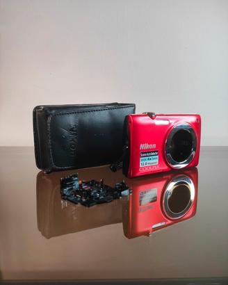 Nikon Coolpix S2500 Fotocamera Compatta Rossa