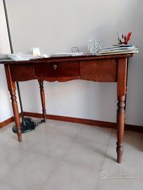 Tavolo in legno.