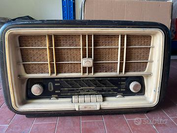 Radio vintage marca Geloso