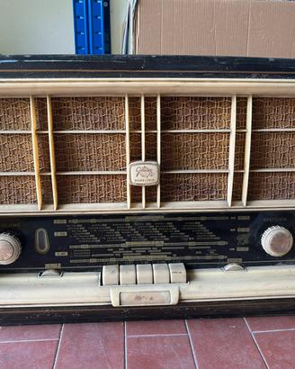 Radio vintage marca Geloso