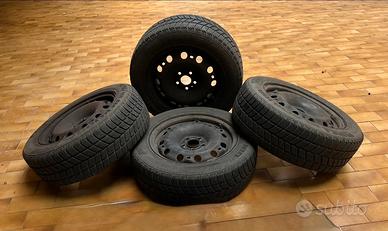4 cerchi originali VW e 4 pneumatici invernali