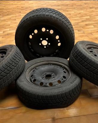 4 cerchi originali VW e 4 pneumatici invernali