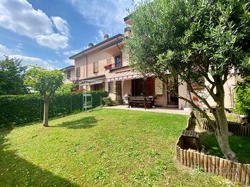 VILLETTA A SCHIERA DI 4 LOCALI