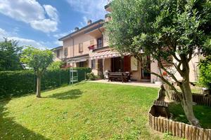 VILLETTA A SCHIERA DI 4 LOCALI