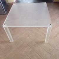 Tavolo per salotti in plexiglass e uno tailandese 