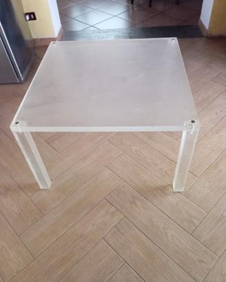 Tavolo per salotti in plexiglass e uno tailandese 