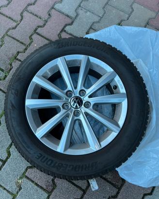 4 cerchi in lega 16 Volkswagen + gomme invernali