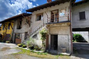 CASA SEMINDIPENDENTE A BESANA IN BRIANZA