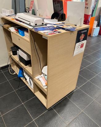 Mobili negozio pc e smartphone.
