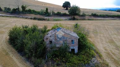 RUSTICO A POTENZA PICENA