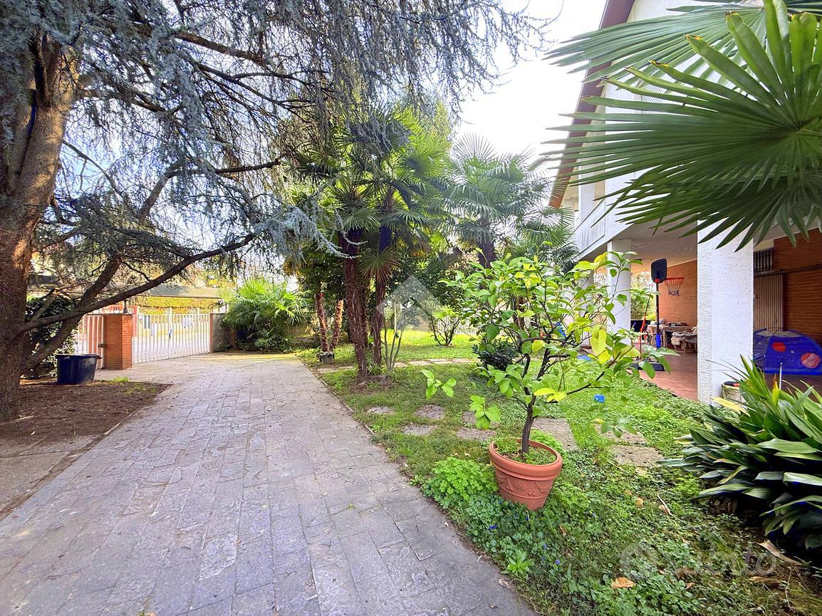 VILLA SINGOLA A CARONNO PERTUSELLA - Vista 5