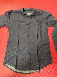 Taglia l store camicia corrisponde