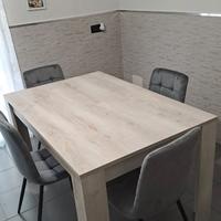 Cucina compresa di tavolo