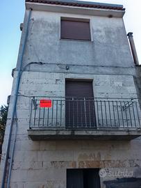 Casa indipendente con terreno edificabile