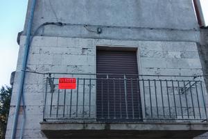 Casa indipendente con terreno edificabile