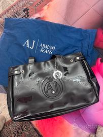 Borsa Armani con ciondiolo