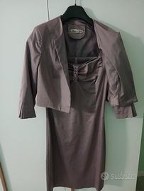 abito con giacca color lilla antico