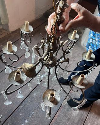 Lampadario vintage a 8 luci con gocce di cristallo