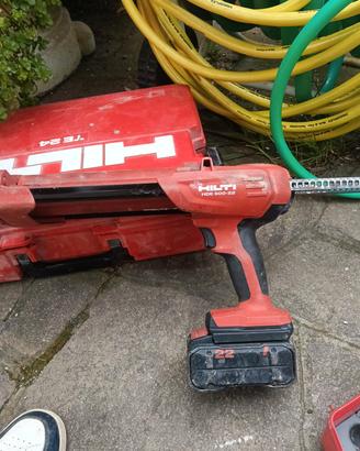 pistola Hilti a batteria