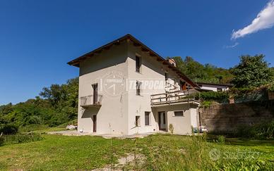 CASCINALE RISTRUTTURATO, LIBERO 3 LATI - 1500 MQ D