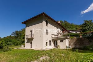 CASCINALE RISTRUTTURATO, LIBERO 3 LATI - 1500 MQ D