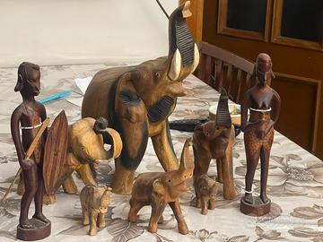 Elefanti portafortuna intagliati a mano