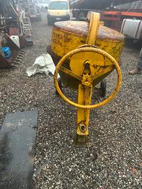 Betoniera a motore a scopio