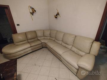 Divano angolare in pelle beige con chaise longue