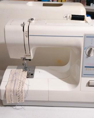 Macchina da cucire Necchi