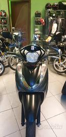 Honda SH 300 i Sport Black perfetto da vetrina