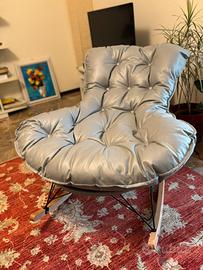 Sedia a dondolo da interno con cuscino imbottito