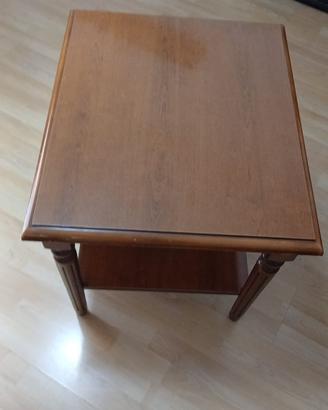Tavolino in legno chiaro