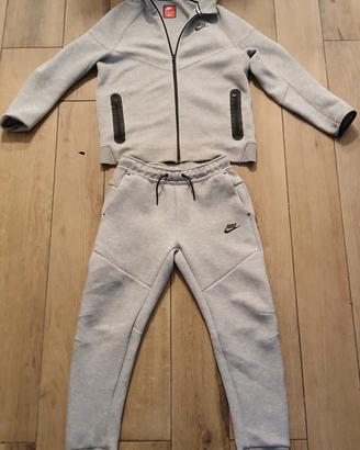 NIKE TECH