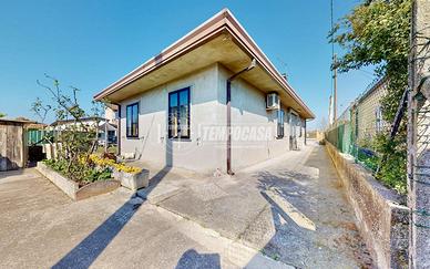 Casa indipendente su unico livello con giardino a