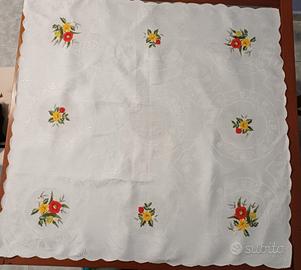 Centrotavola  o tovaglia da the vintage 