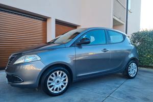 LANCIA YPSILON 1.2 BENZINA 5 Porte (NEOPATENTATI)