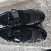 scarpe donna Lucida nera con strappi - numero 36