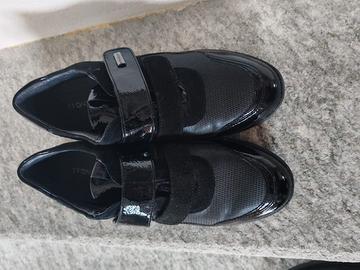 scarpe donna Lucida nera con strappi - numero 36