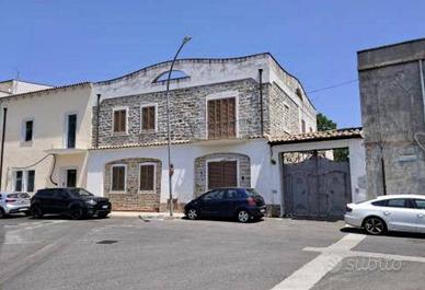 Immobile in asta di 357 m² con più di 5 locali a O