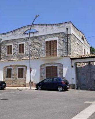 Immobile in asta di 357 m² con più di 5 locali a O