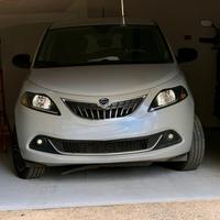 Lancia Ypsilon Ibrida