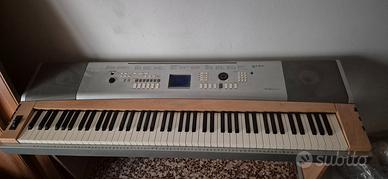 Yamaha Portable Grand DGX-620.