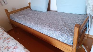 letto ad una piazza con rete e materasso