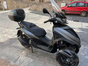 Tricity 300